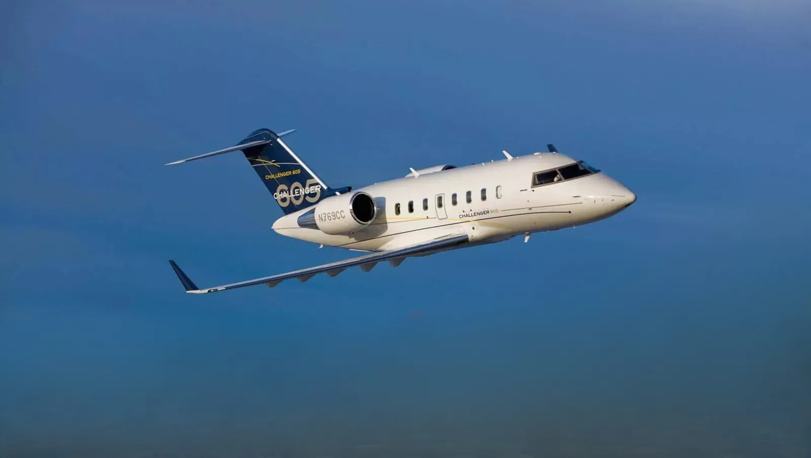Bombardier Challenger 605 - private jet charter
