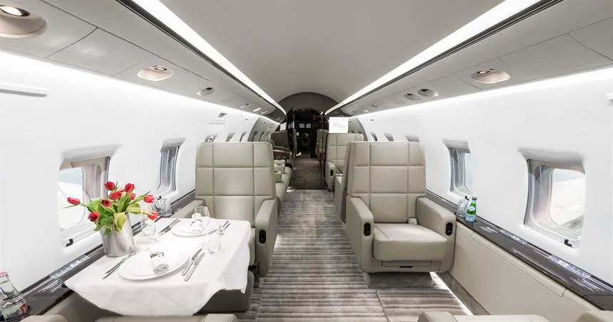 Bombardier Challenger 605 - private jet photo 3