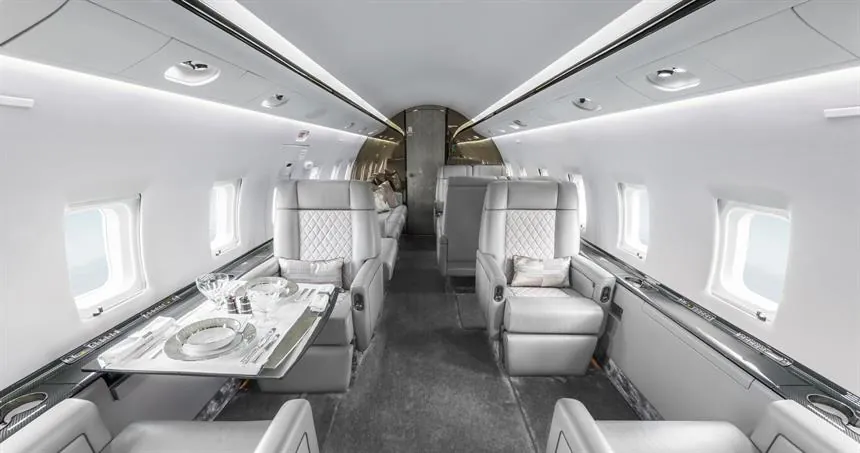Bombardier Challenger 605 - private jet photo 4