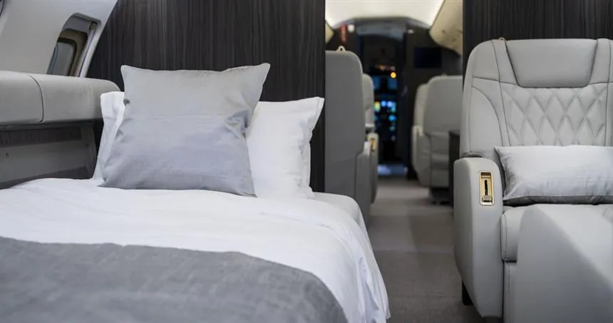 Bombardier Challenger 850 - private jet photo 3