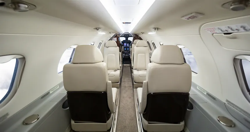 Embraer Phenom 300 - private jet photo 2