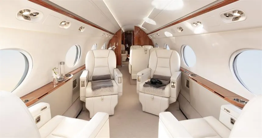 Gulfstream G550 - private jet photo 2