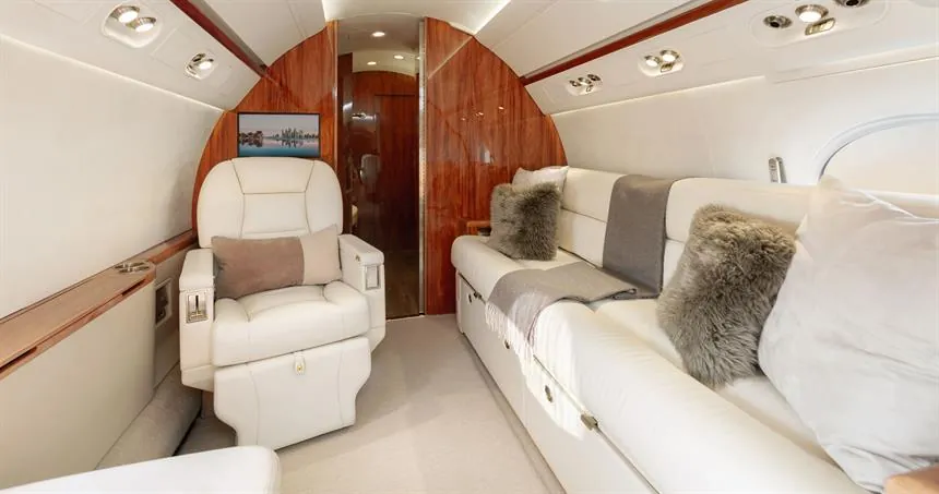 Gulfstream G550 - private jet photo 4