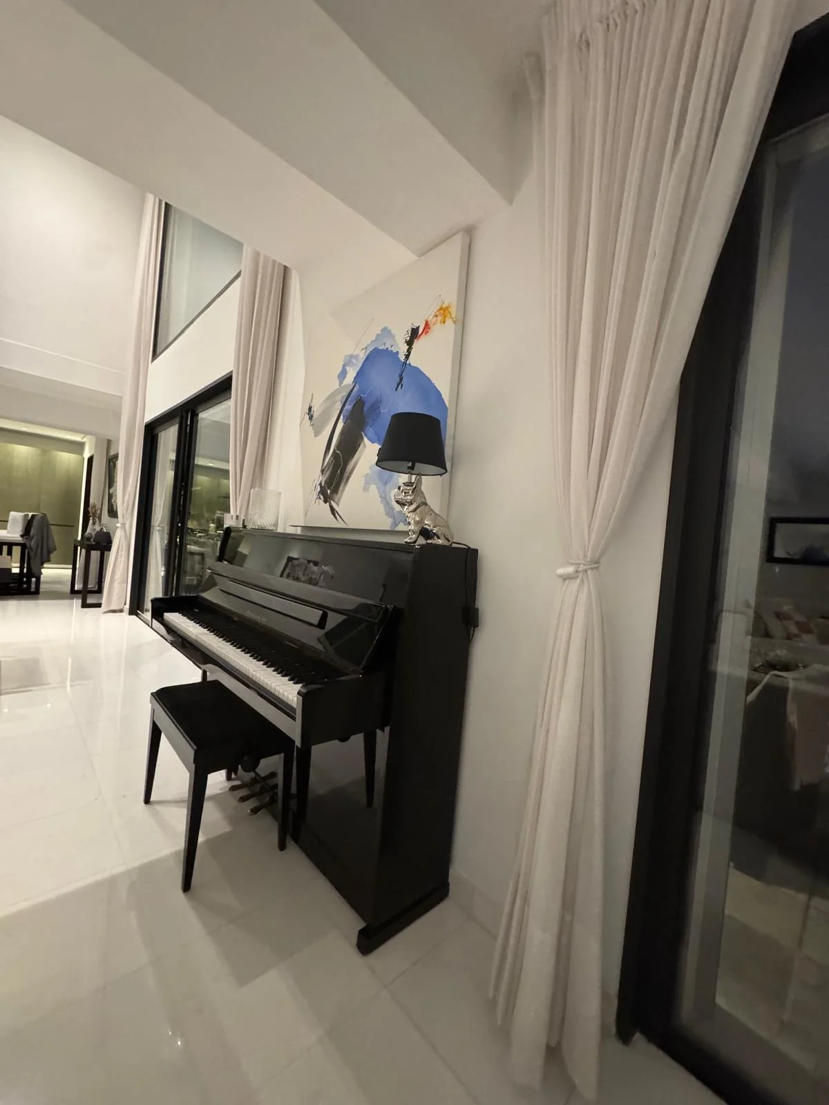 Lounge with piano