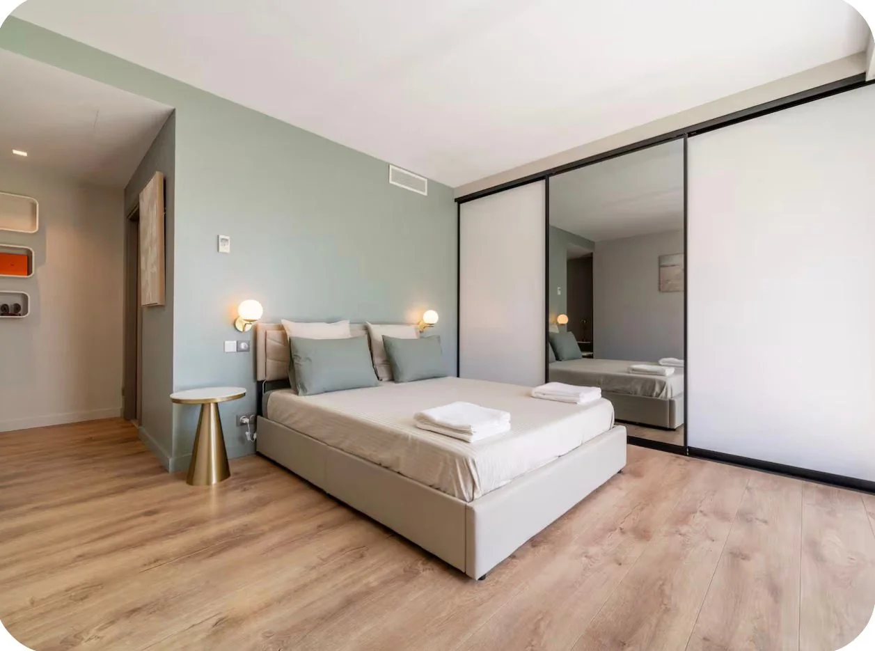 En-suite bedroom with dressing room