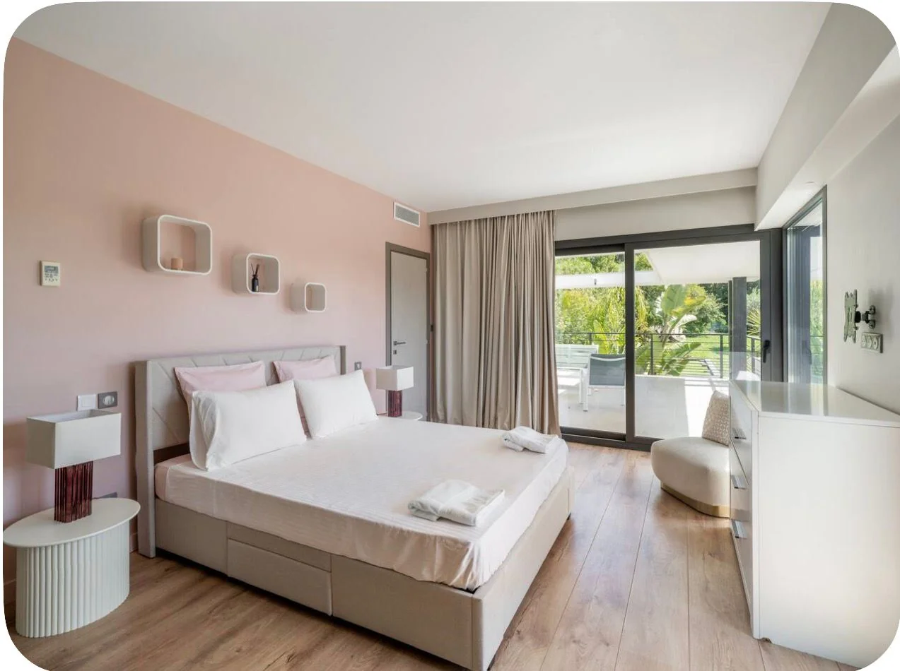En-suite bedroom with garden access