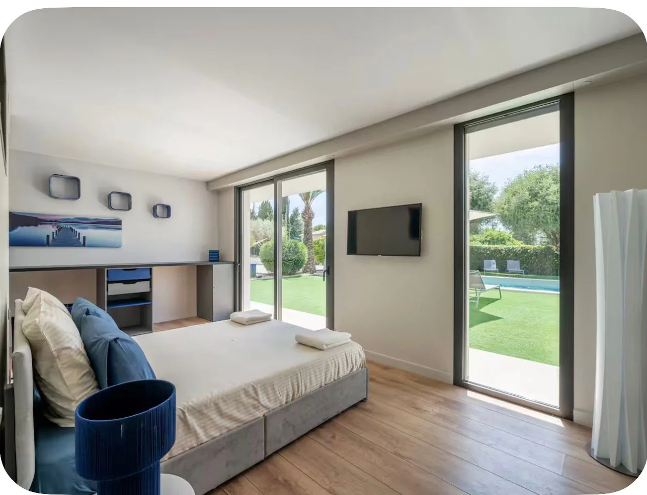 Living room with garden view