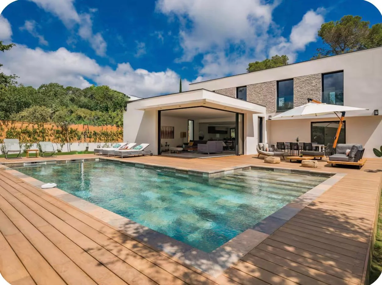 Contemporary facade and pool