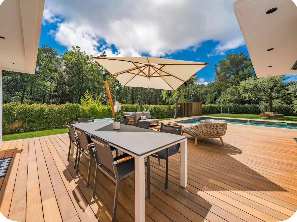 Terrace, dining and pool
