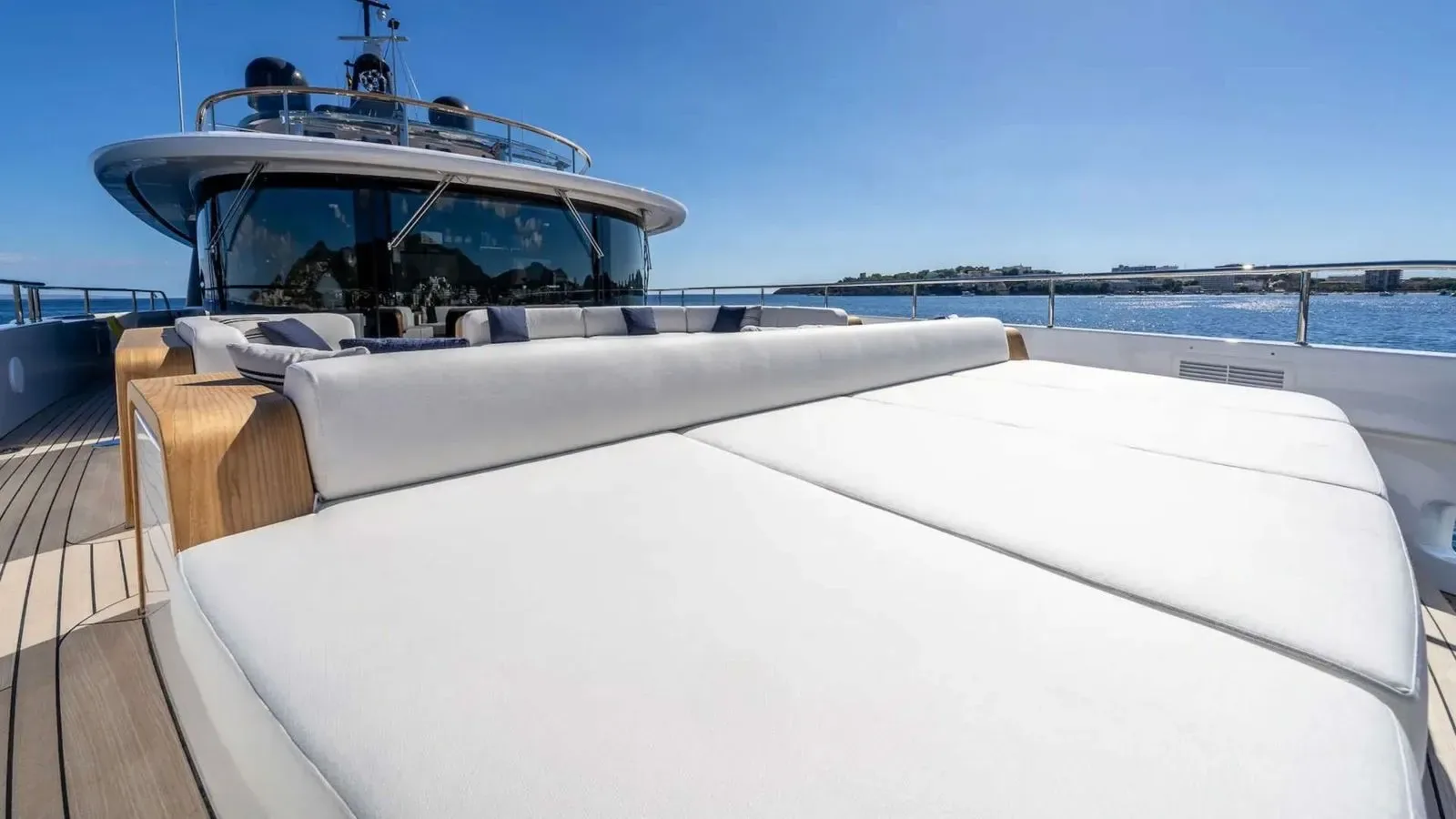 ALPHA WAVES - yacht charter photo 11