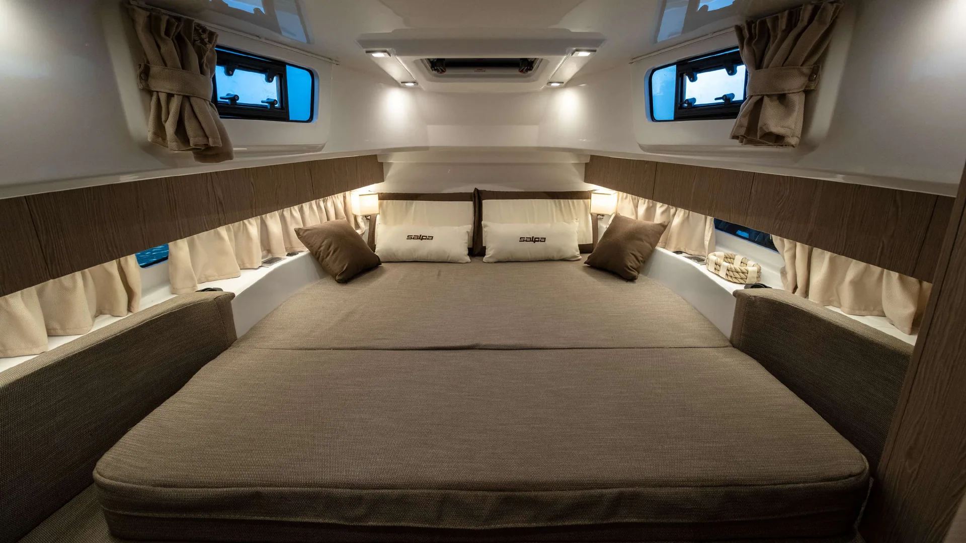 Avangarde 35 - yacht charter photo 10