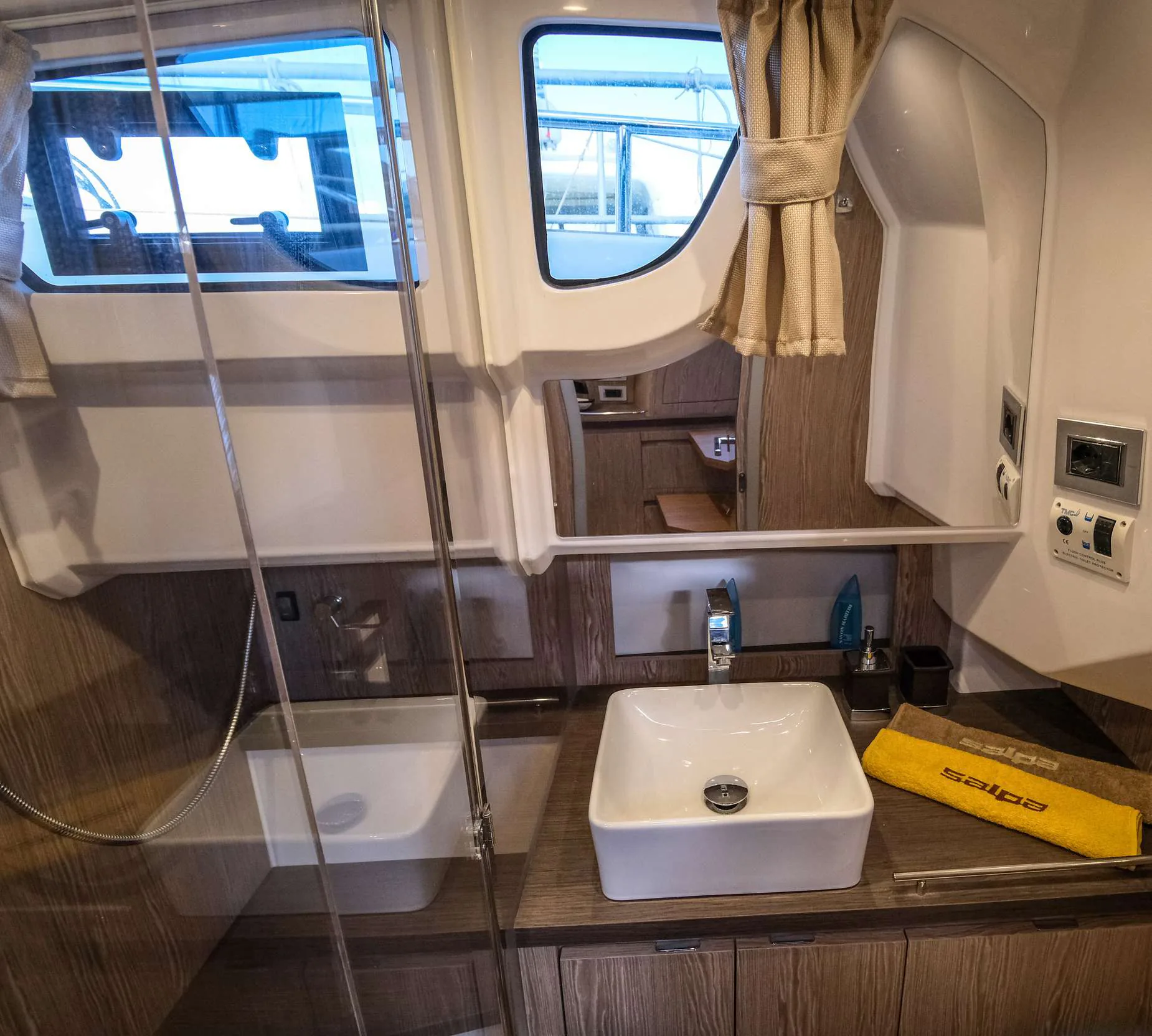 Avangarde 35 - yacht charter photo 12