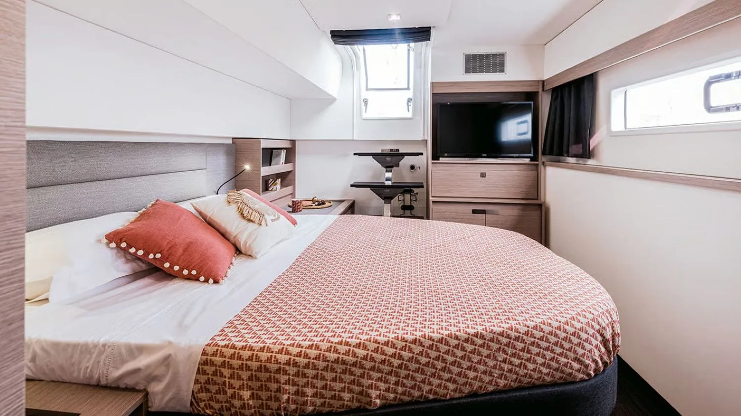 CATAMARAN AURA 51 - yacht charter photo 13