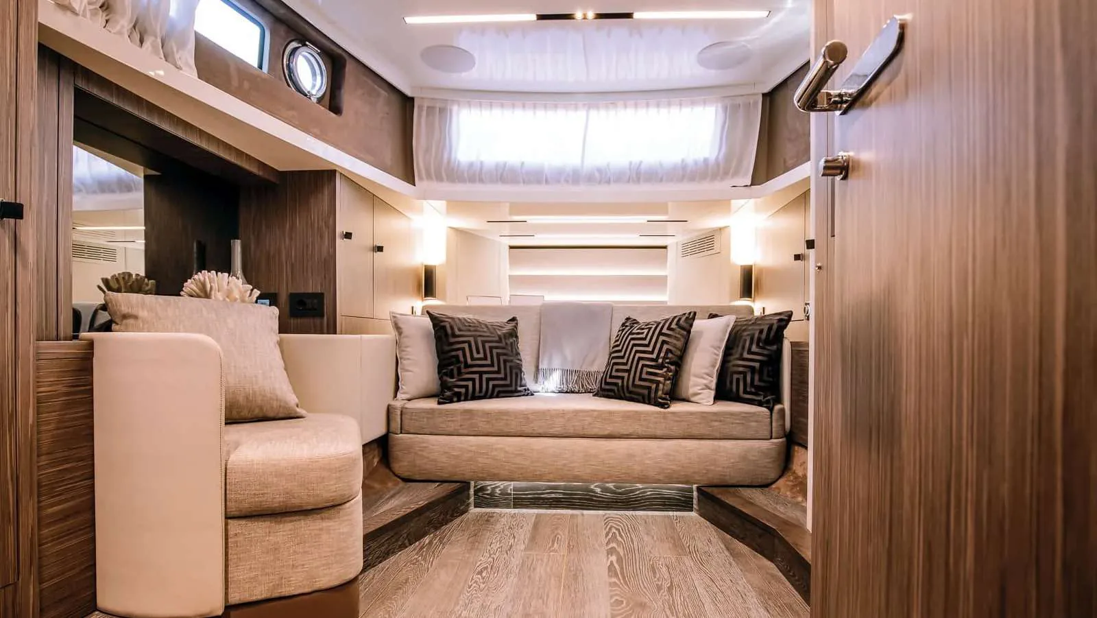 Cranchi A46 - yacht charter photo 5