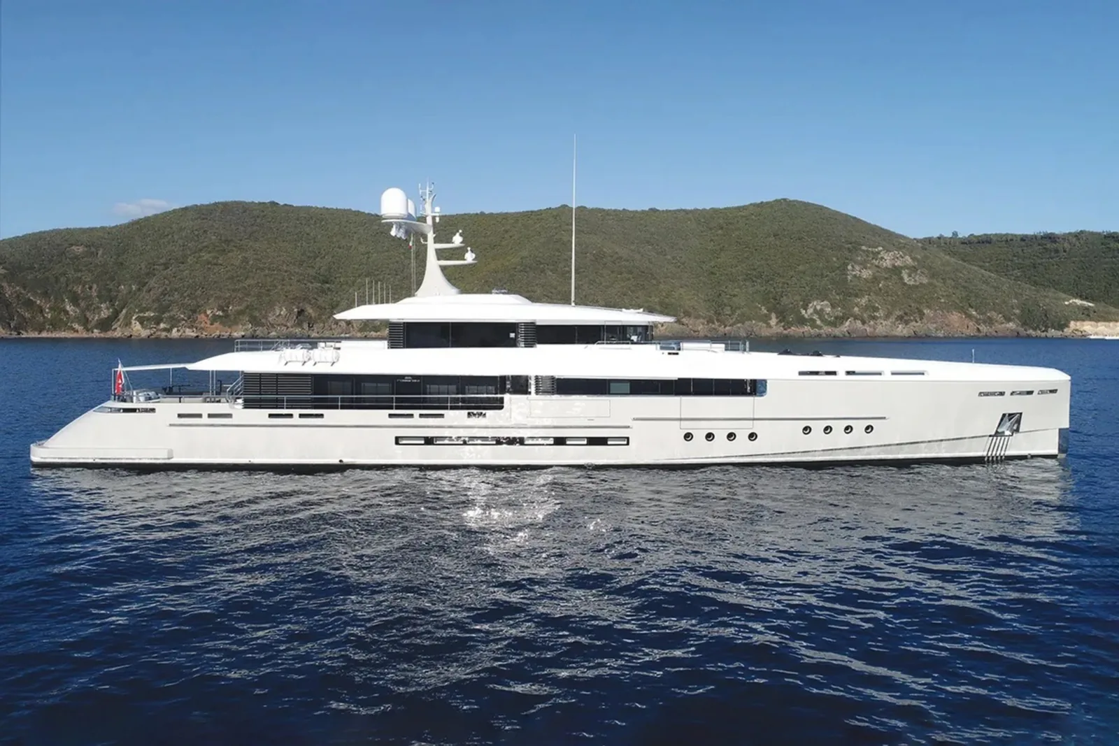 ENDEAVOUR 2 - yacht charter photo 2