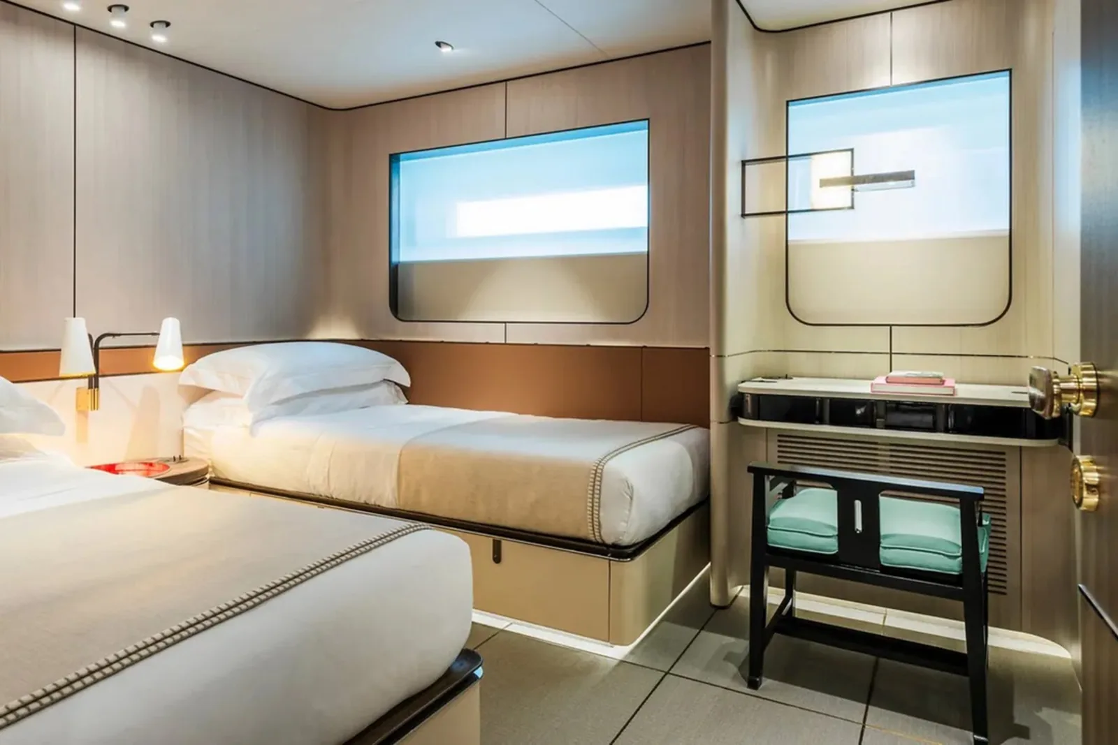 ENDEAVOUR 2 - yacht charter photo 12