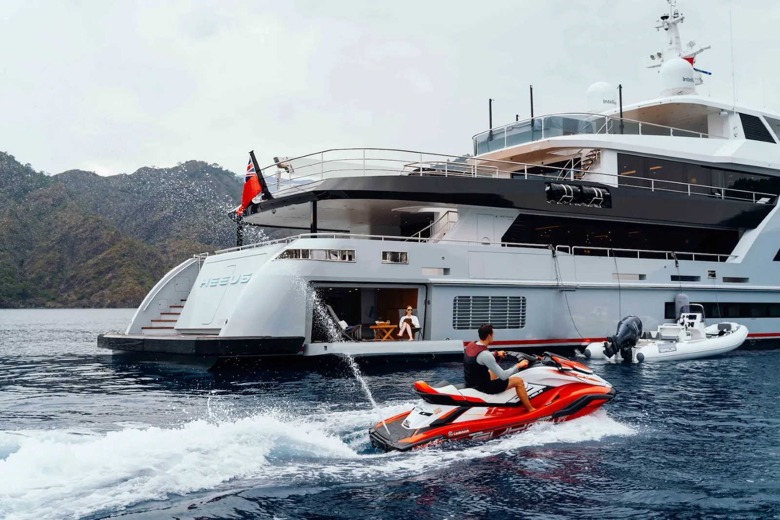 HEEUS - yacht charter photo 4
