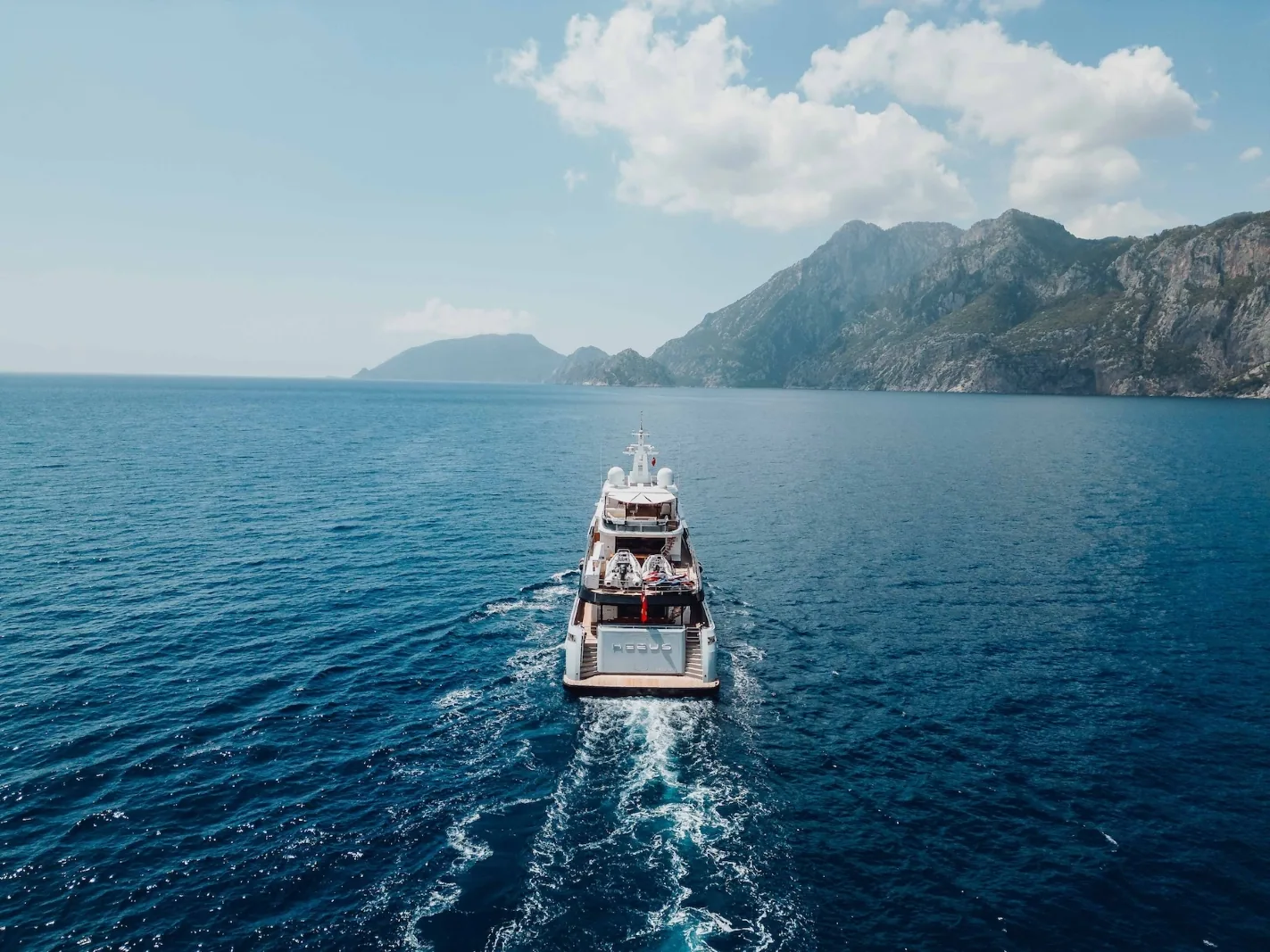 HEEUS - yacht charter photo 5