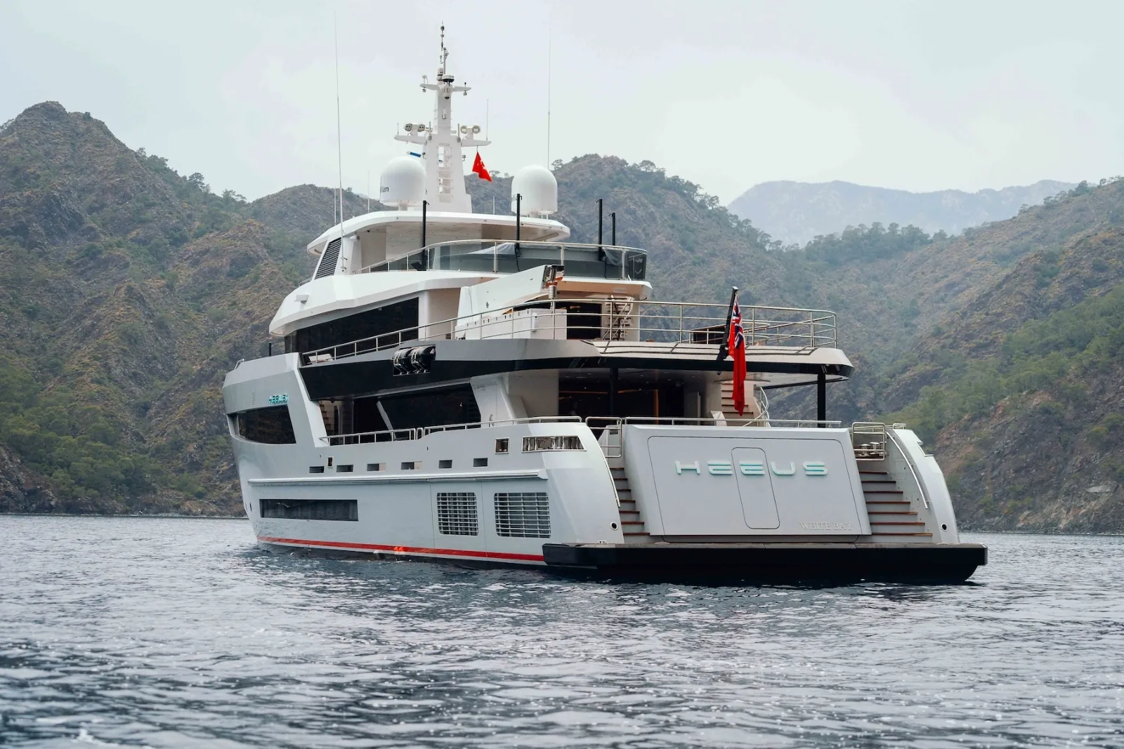 HEEUS - yacht charter photo 10