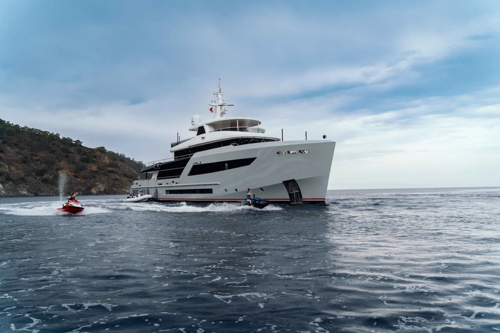 HEEUS - yacht charter photo 11