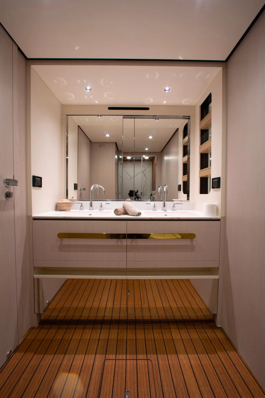 IMAGINE - yacht charter photo 18