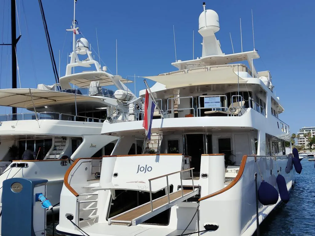 Jojo - yacht charter photo 4