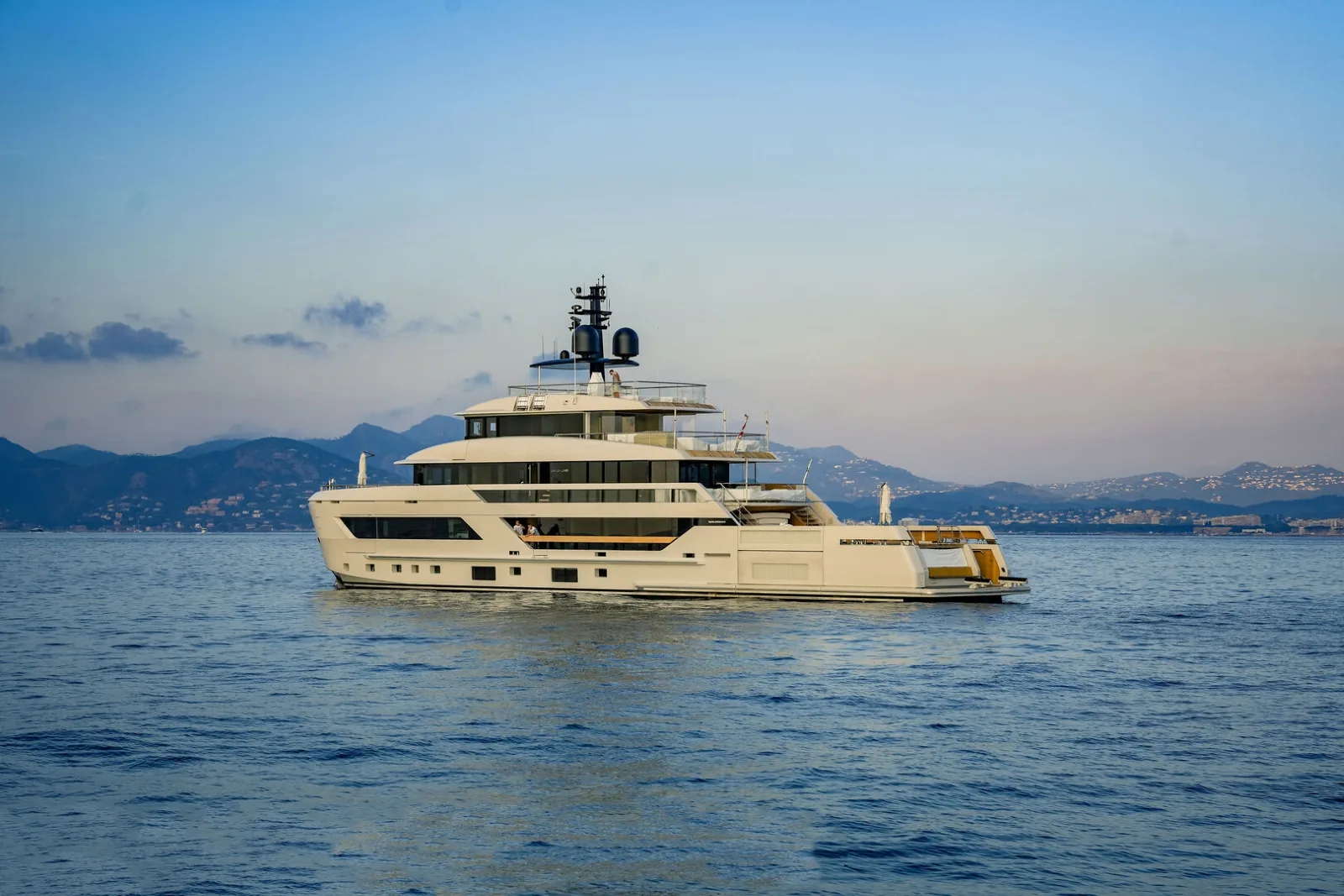 LA LA LAND - yacht charter photo 8