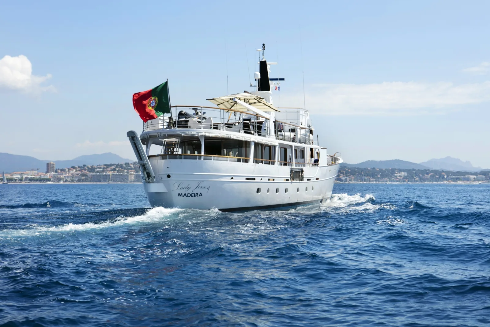 LADY JERSEY - yacht charter photo 4
