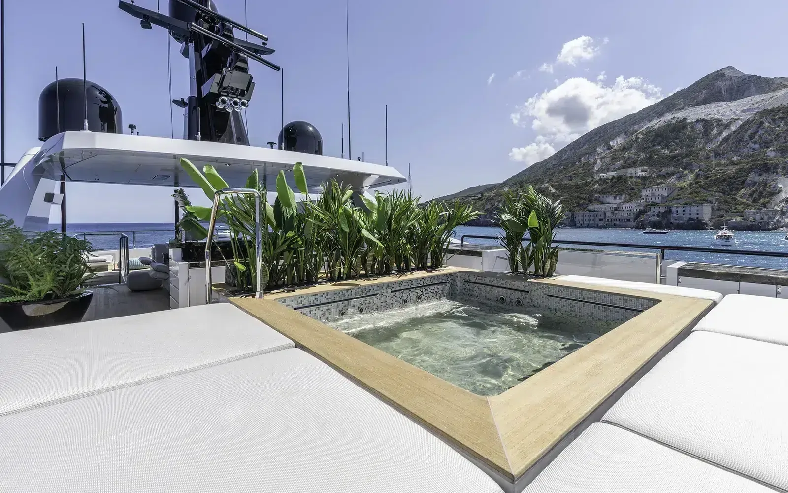 LEL - yacht charter photo 8