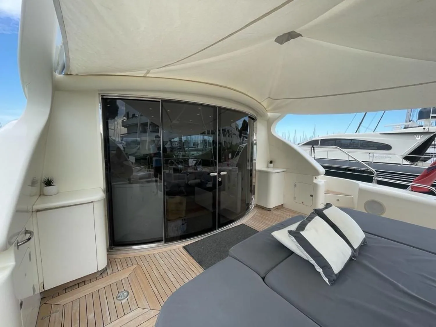 LEOPARD 24 - yacht charter photo 11