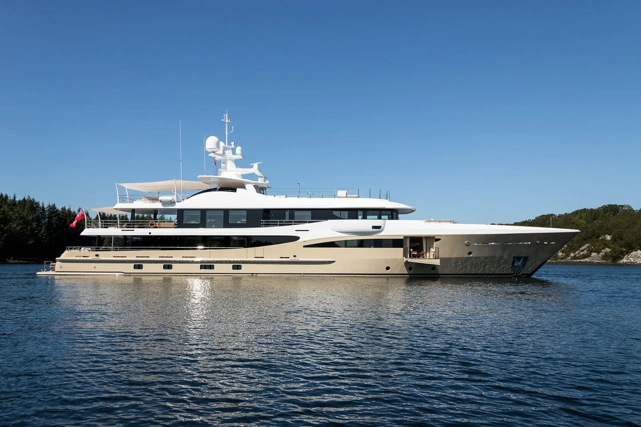 LILI - yacht charter photo 4