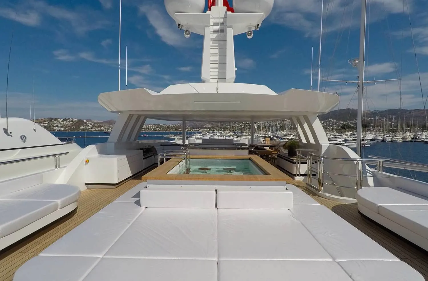 LIQUID SKY - yacht charter photo 7