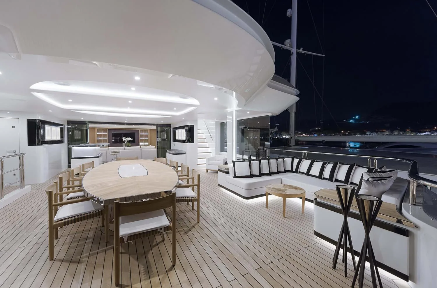 LIQUID SKY - yacht charter photo 10