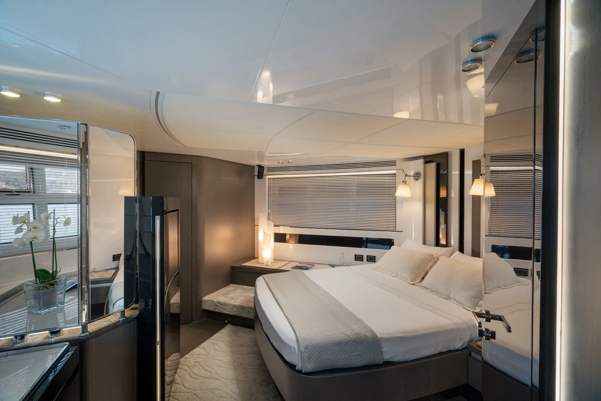 MANARA I - yacht charter photo 16