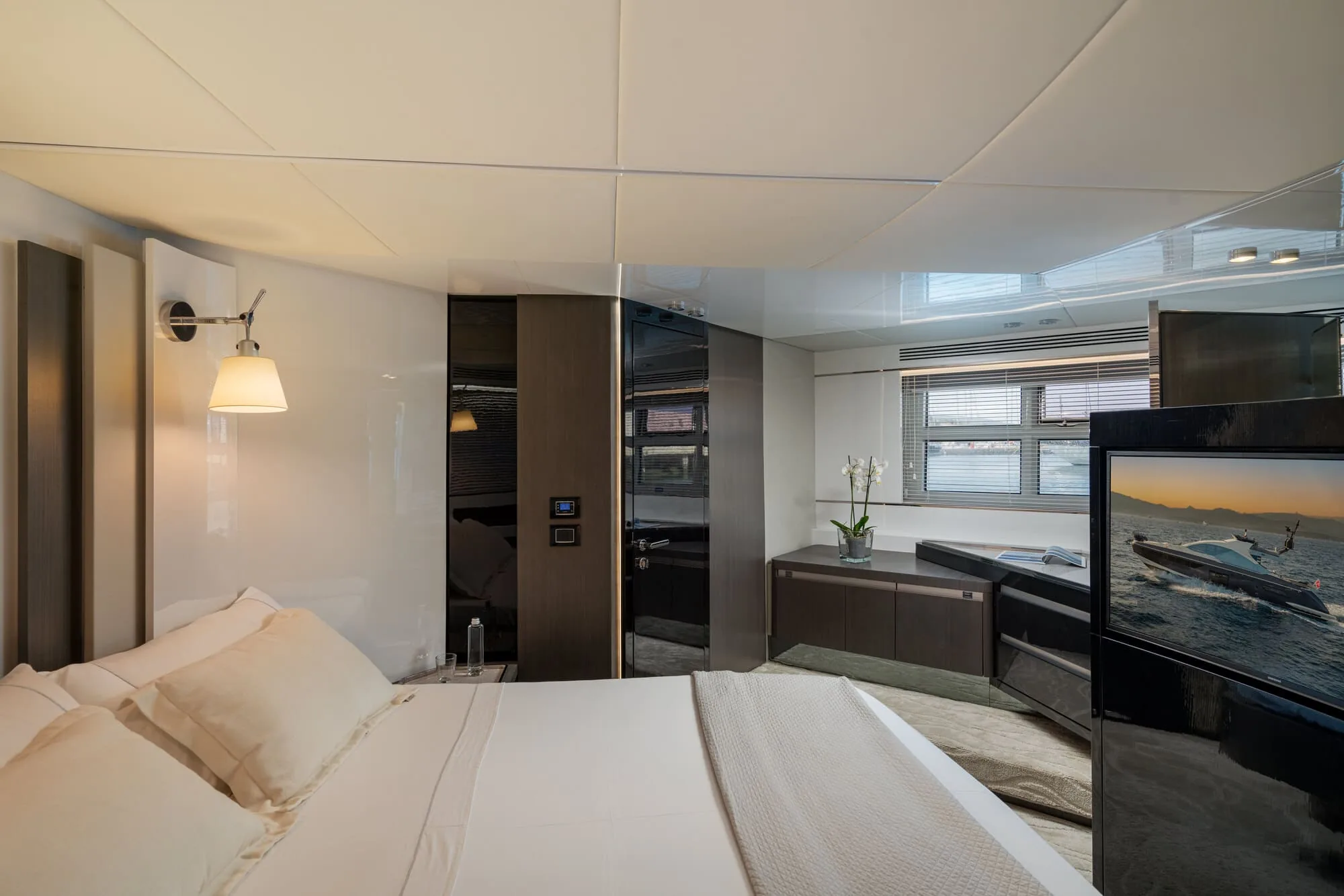 MANARA I - yacht charter photo 17
