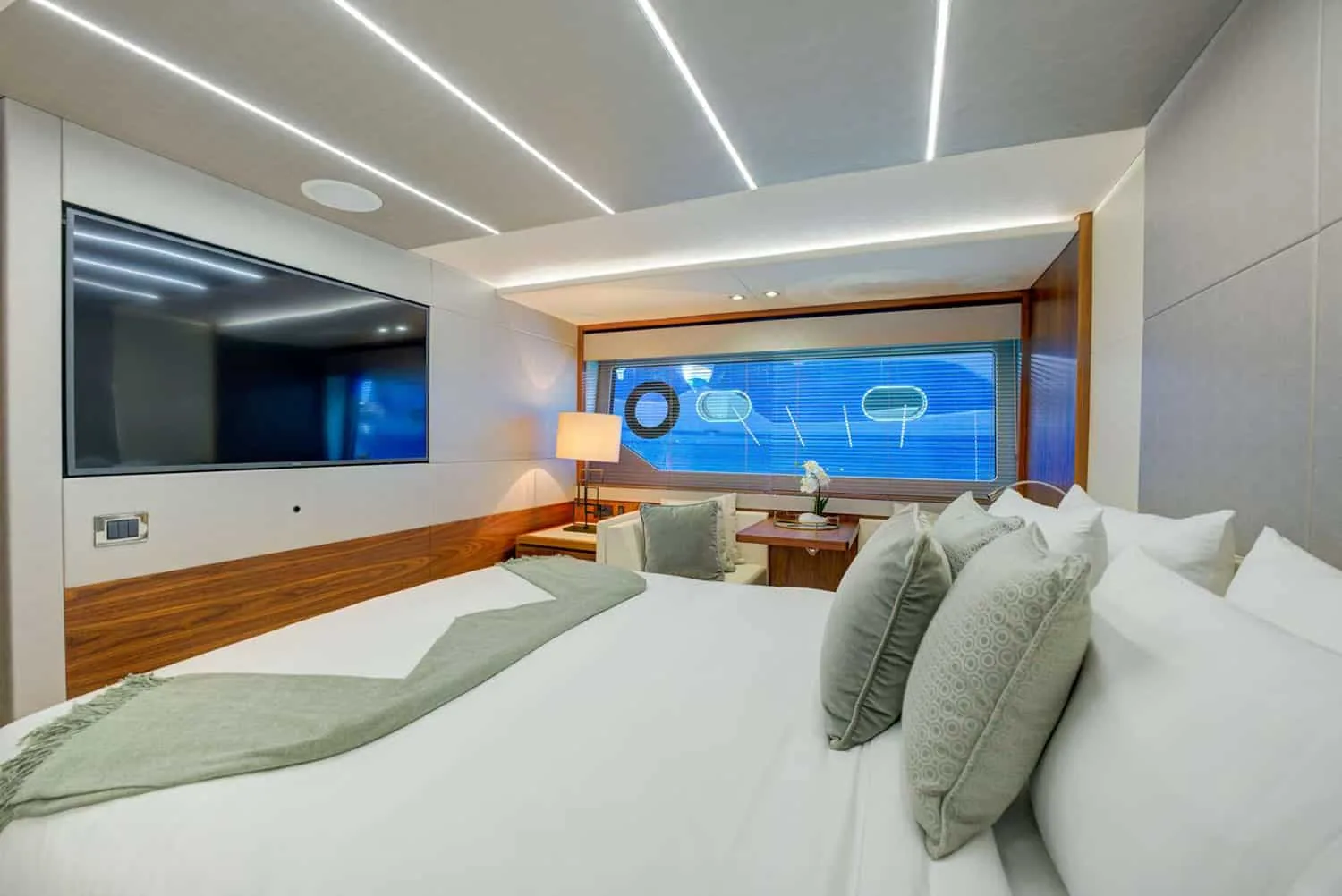 MIKEL ANGELO - yacht charter photo 7