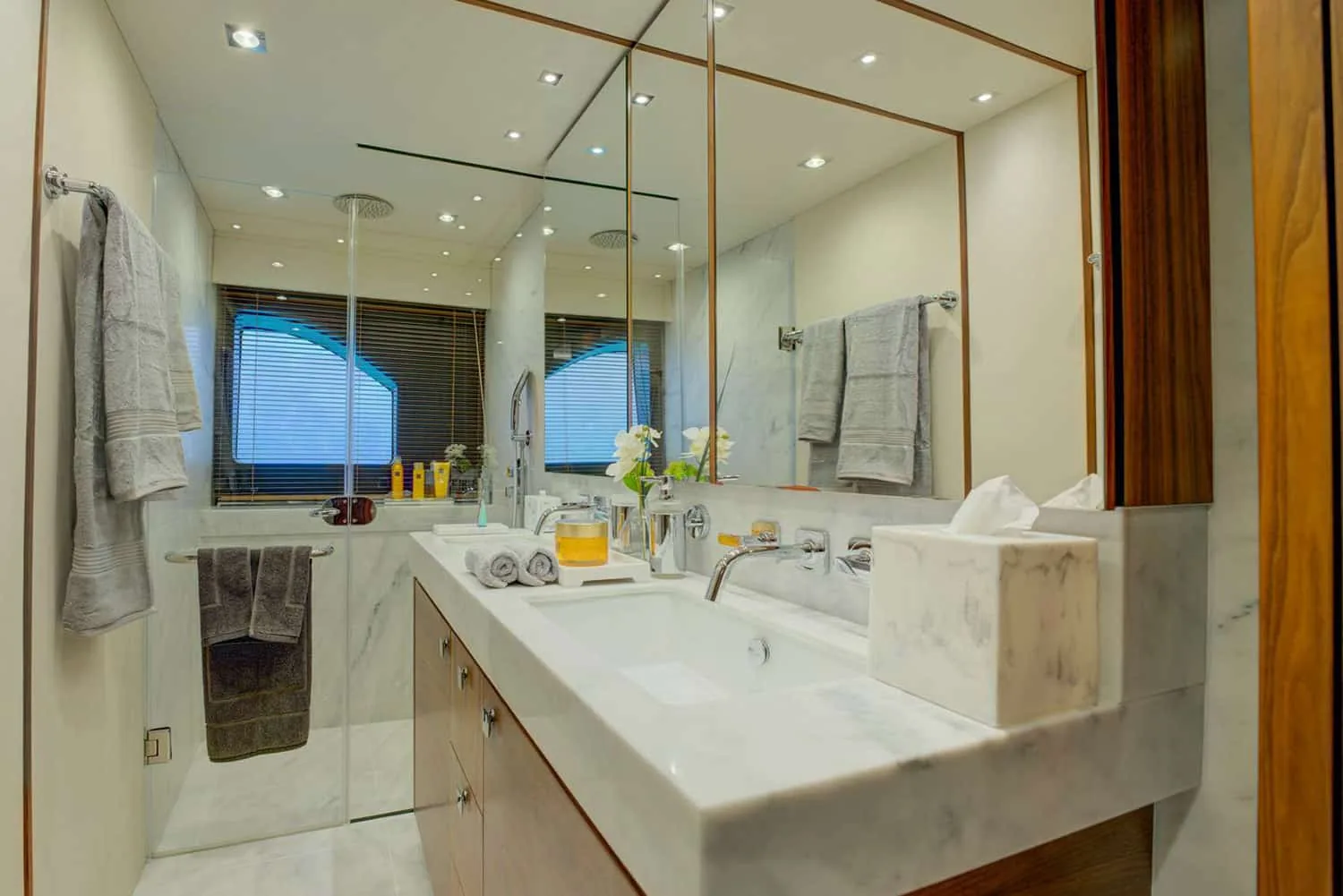 MIKEL ANGELO - yacht charter photo 8