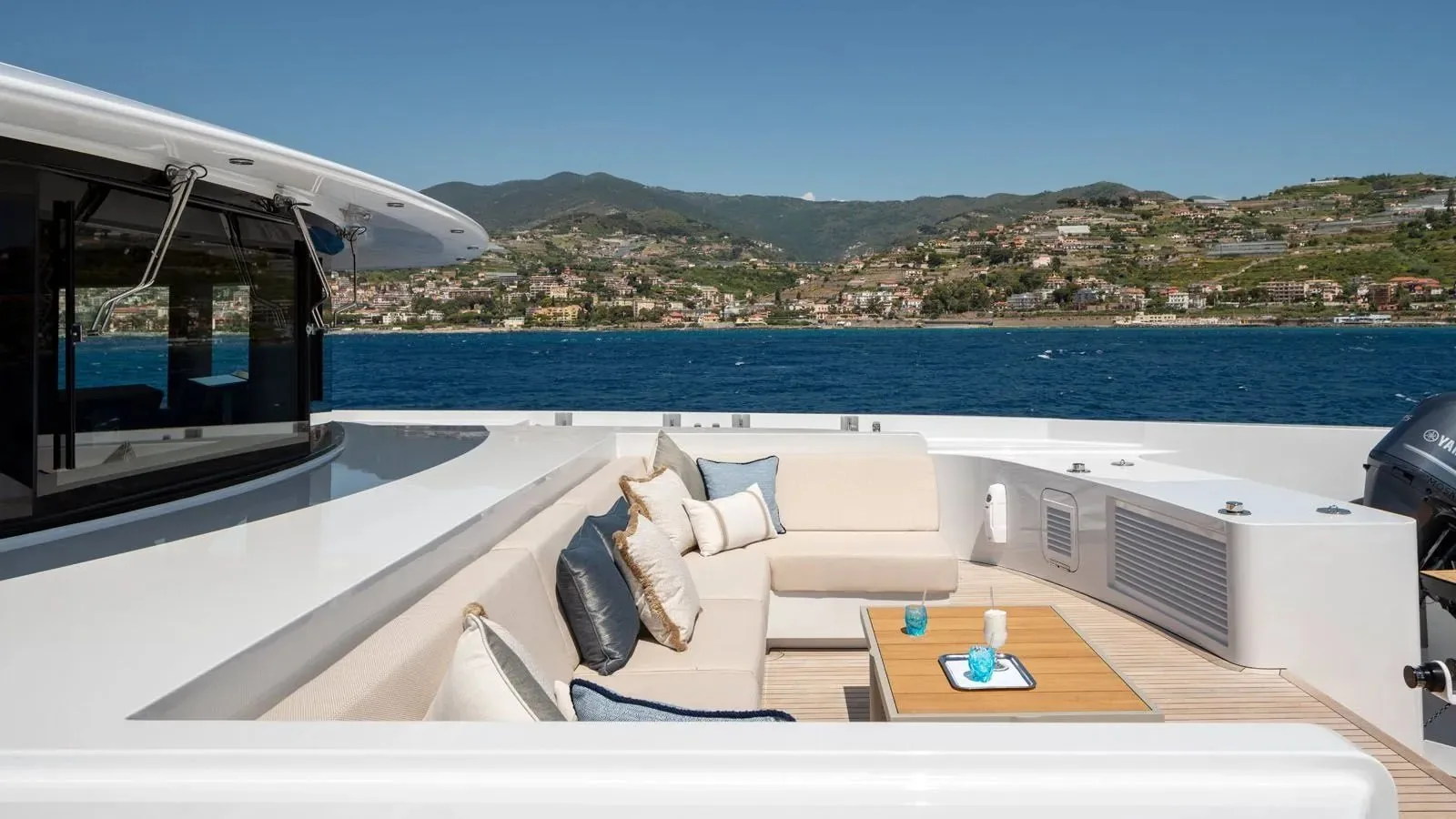MOSKITO - yacht charter photo 3
