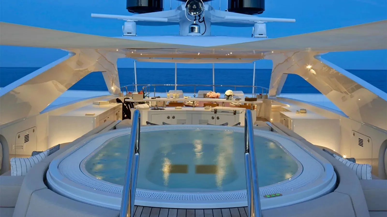 MOSKITO - yacht charter photo 10