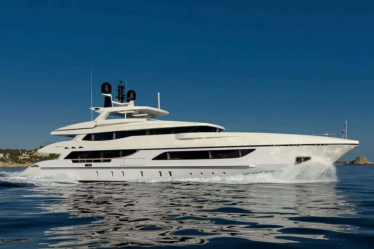 MR T - yacht charter photo 3