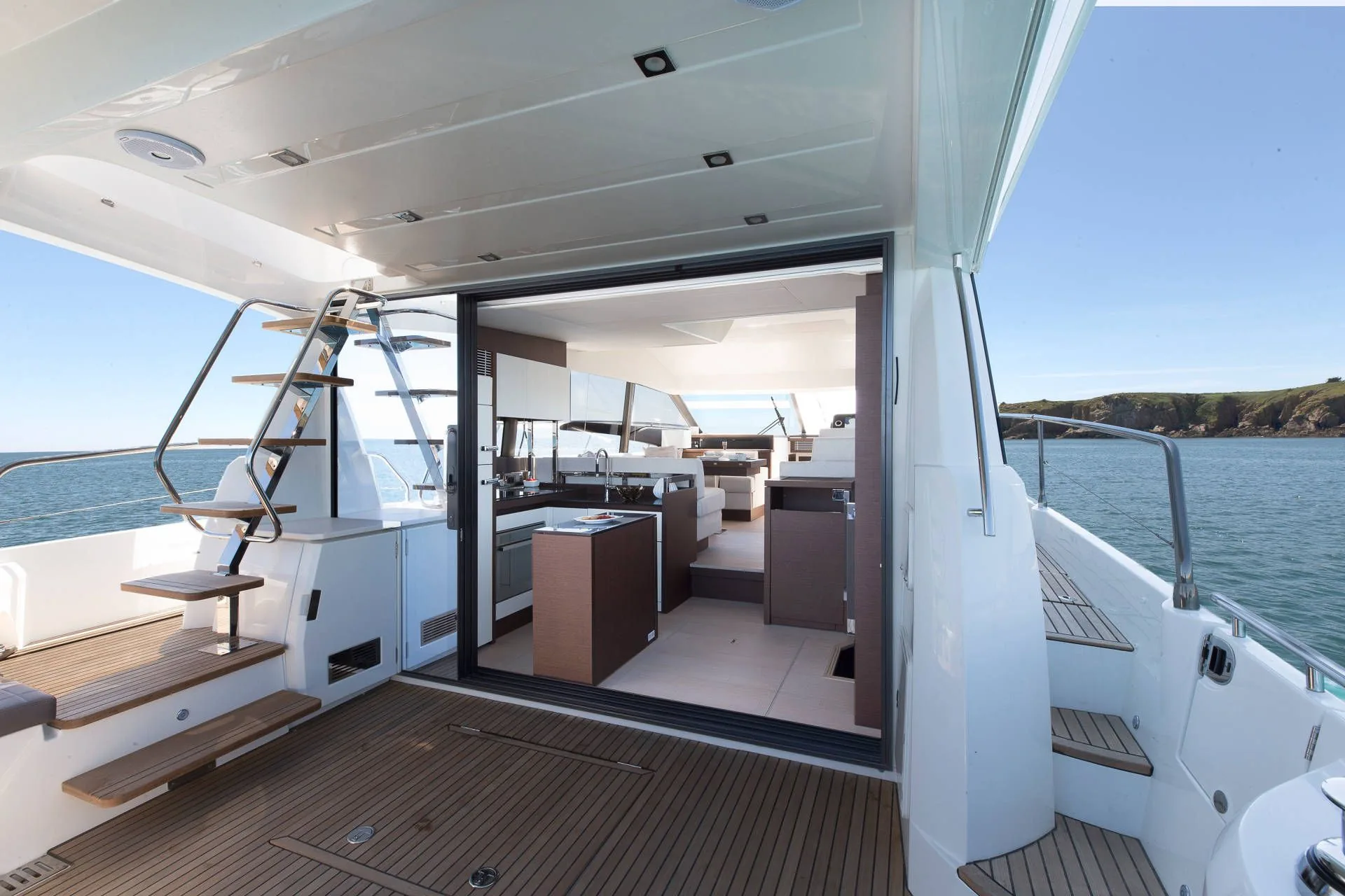 Prestige 520 Fly - yacht charter photo 4