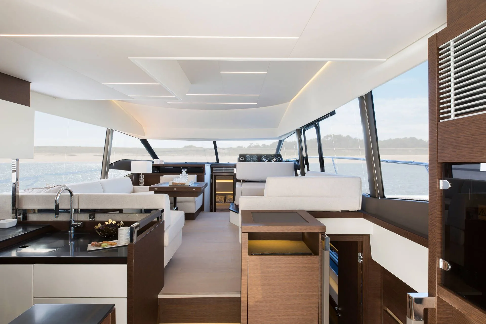 Prestige 520 Fly - yacht charter photo 5