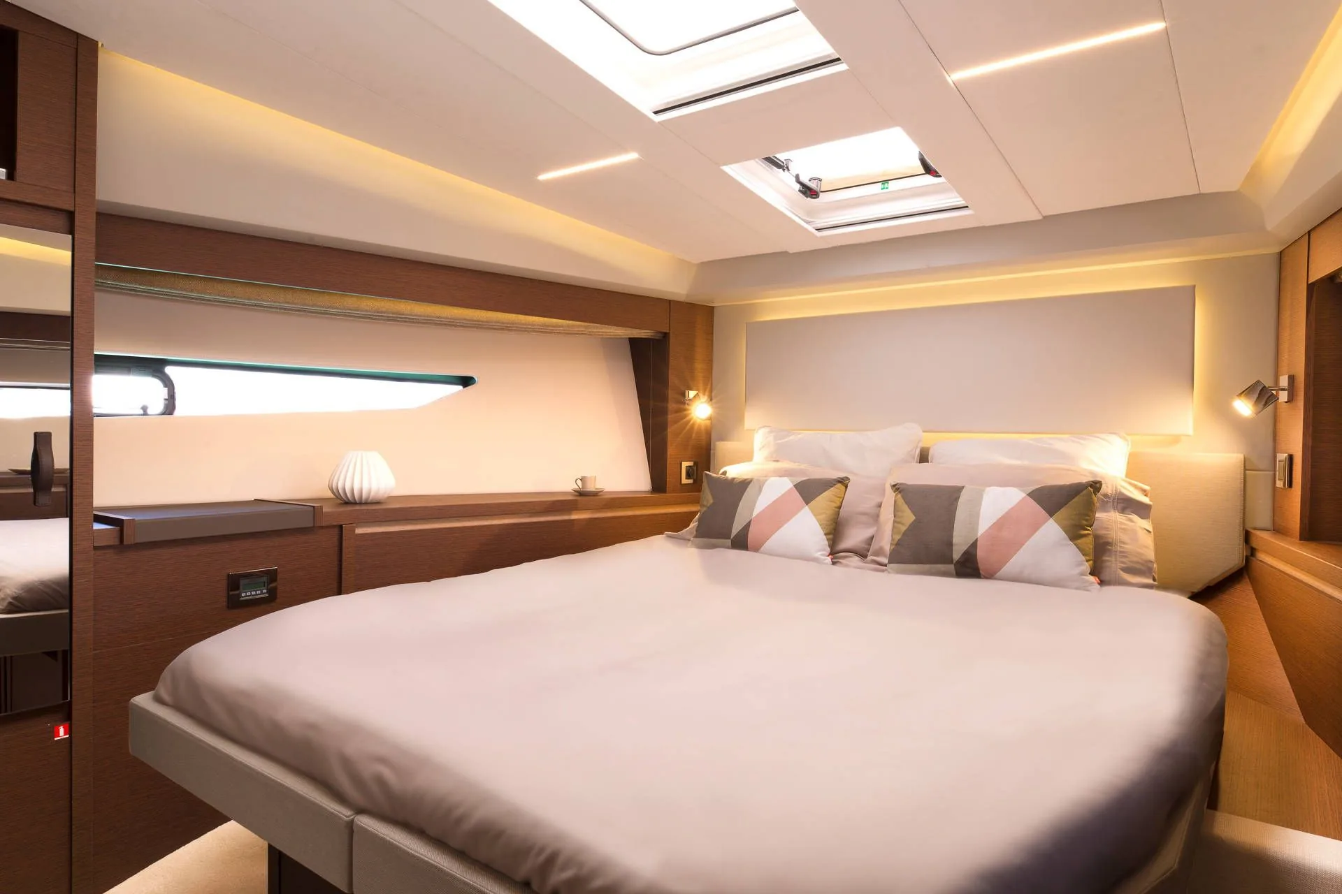 Prestige 520 Fly - yacht charter photo 7