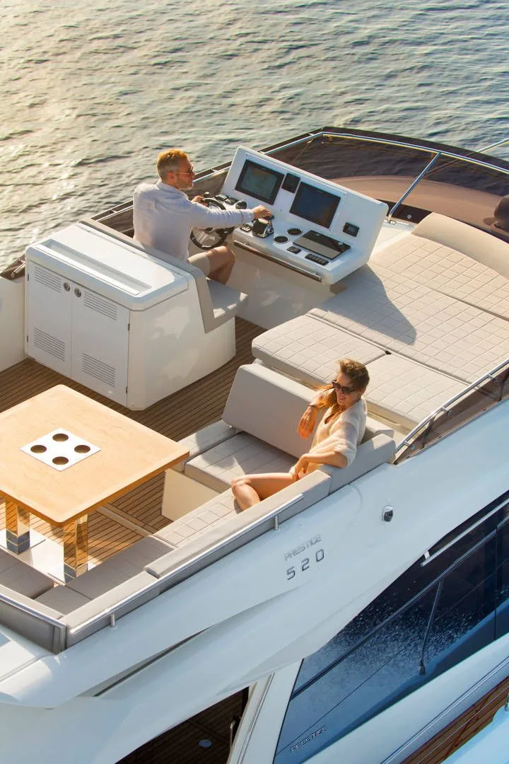 Prestige 520 Fly - yacht charter photo 11
