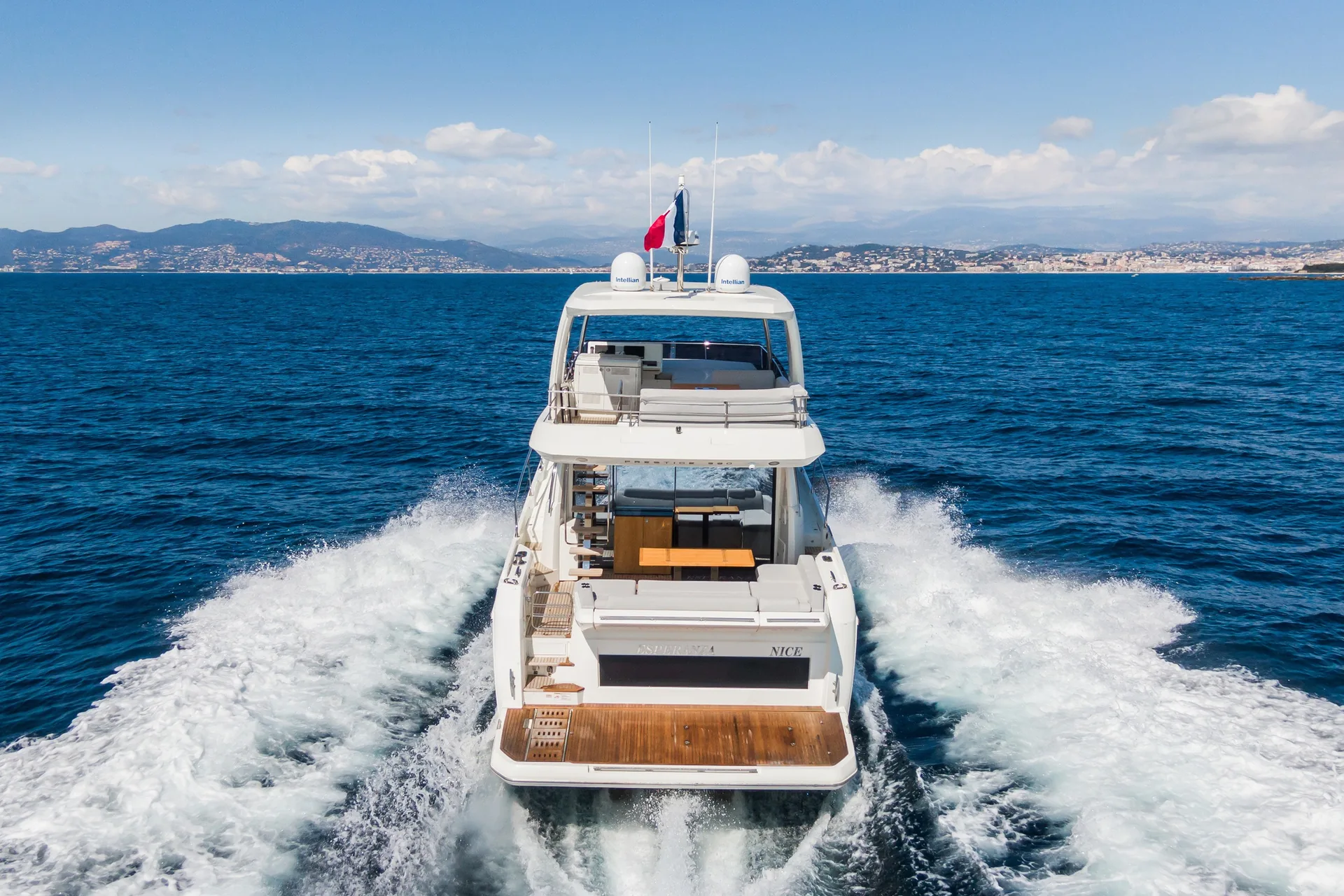 Prestige 590 - yacht charter photo 4