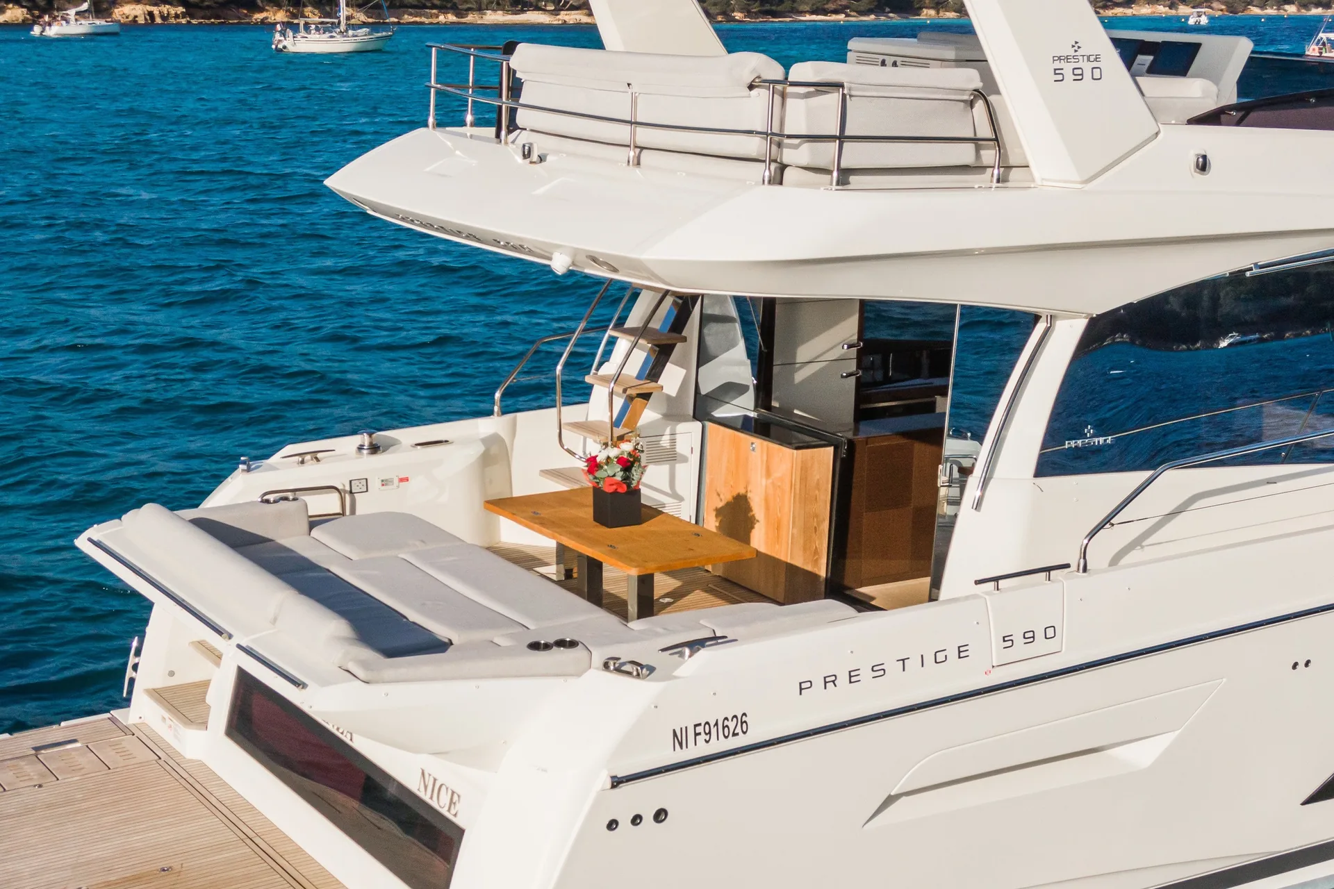 Prestige 590 - yacht charter photo 5