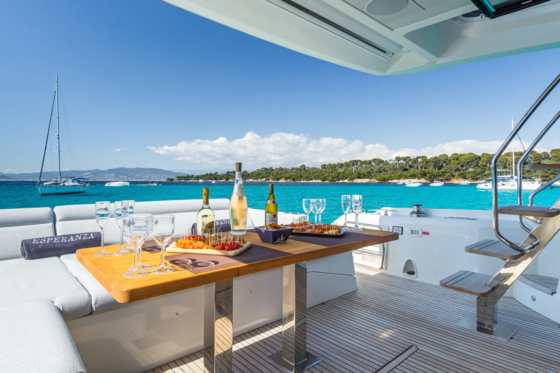 Prestige 590 - yacht charter photo 6