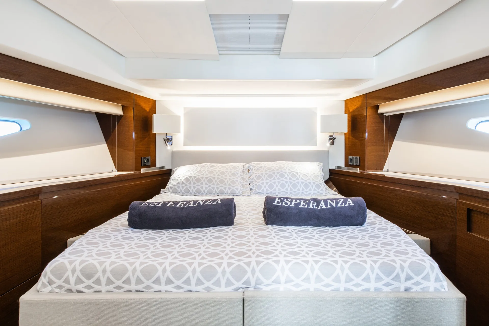 Prestige 590 - yacht charter photo 10