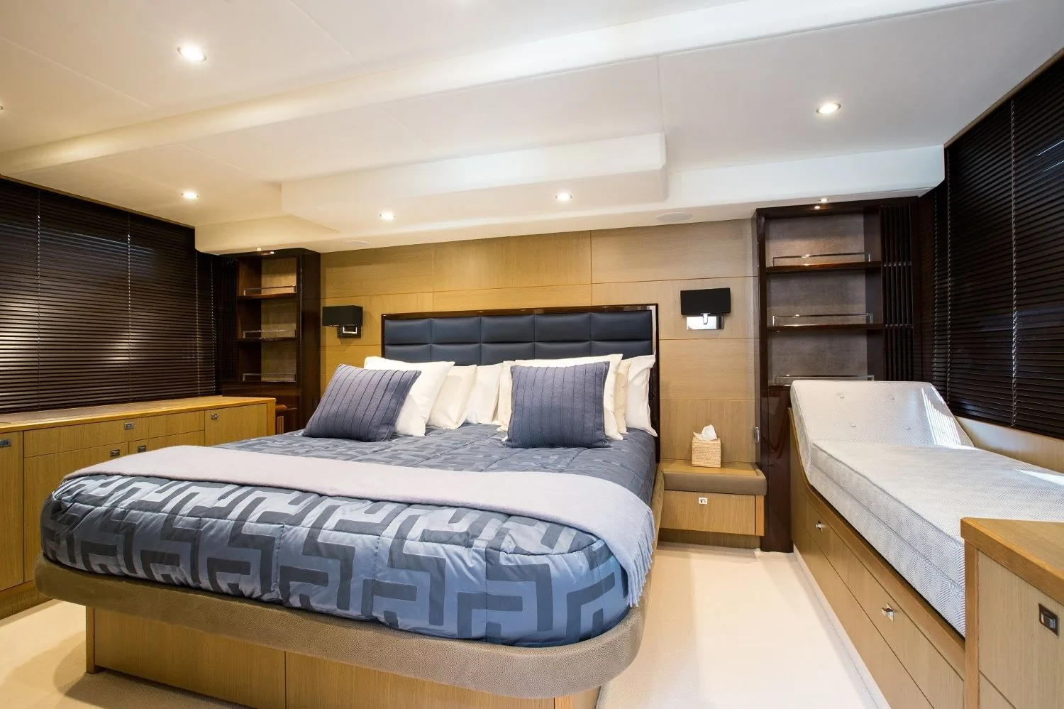 PRINCESS V64 - yacht charter photo 12