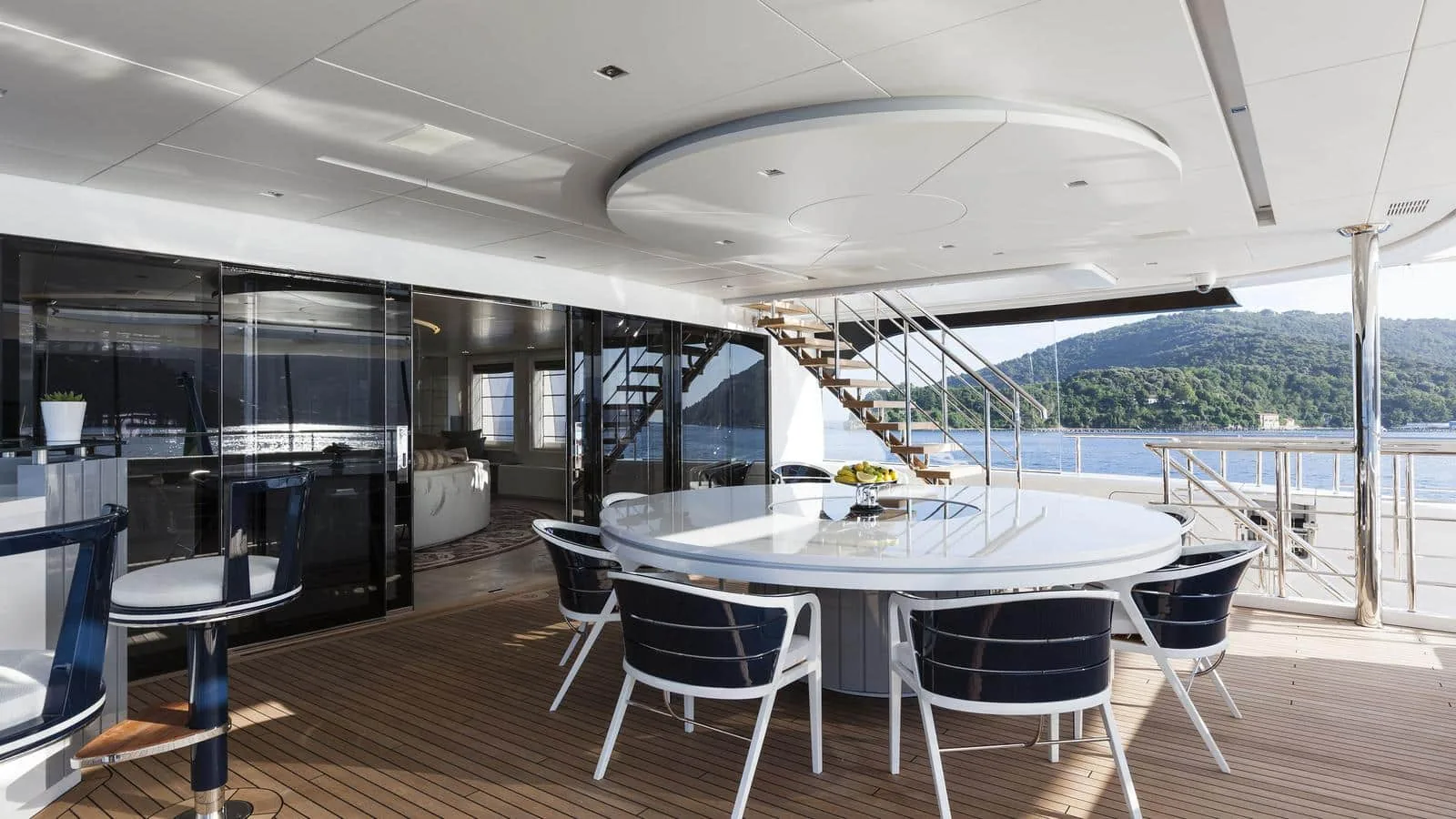 QUINTA ESSENTIA - yacht charter photo 11